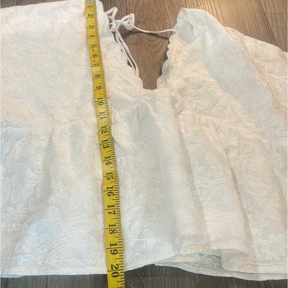 Anthropologie white floral stitched V neck flowy top, tie back, Medium,NWT - Picture 8 of 11